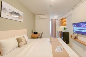 1 bedroom - New And Modern Look Studio Room At Apartment Bassura City (Jakarta)