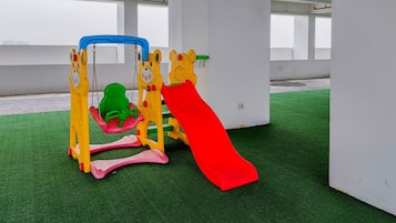 Zona de juegos infantil al aire libre