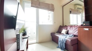 Living room - Strategic And Homey 2Br Green Pramuka Apartment (Jakarta)