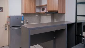 Standard Apartment | Private kitchen | Fridge, stovetop