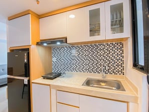 Private kitchen - Comfort And Simply Look 2Br At Meikarta Apartment (Cikarang)