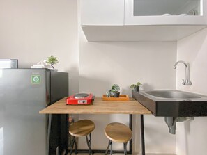 Private kitchen - Great Deal And Homey Studio Apartment At Transpark Juanda Bekasi Timur (Bekasi)