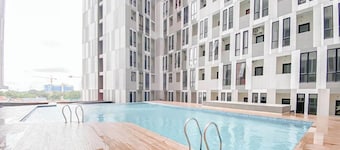 Homey And Cozy Studio Apartment At The Alton