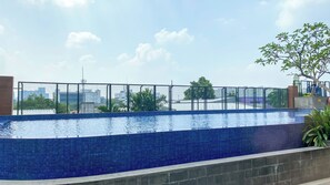 Outdoor pool - Great Deal And Spacious 2Br At Nifarro Park Apartment (Jakarta)