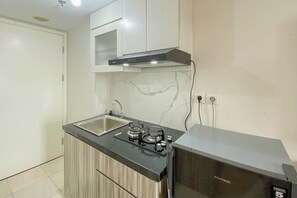 Standard Apartment | Private kitchen - Tidy And Warm Studio At Springlake Summarecon Bekasi Apartment (Bekasi)