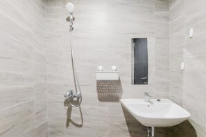 Apartemen Standar | Kamar mandi