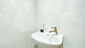 Standard Apartment | Bathroom