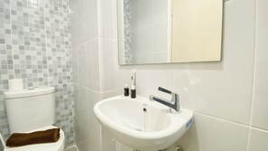 Standard-Apartment | Badezimmer