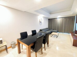 Interior - 2Br Luxurious And Spacious Apartment At One East Penthouse Residence (Surabaya)