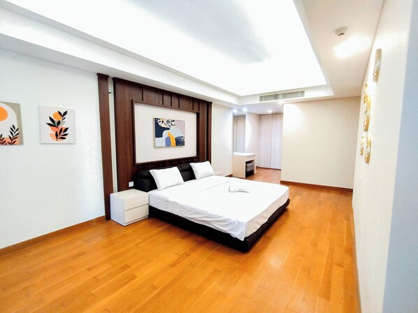 Standard Apartment - 2Br Luxurious And Spacious Apartment At One East Penthouse Residence (Surabaya)