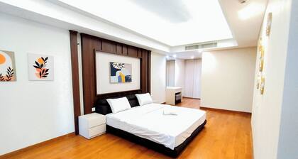 2Br Luxurious And Spacious Apartment At One East Penthouse Residence