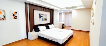 2Br Luxurious And Spacious Apartment At One East Penthouse Residence