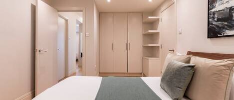 2 bedrooms, iron/ironing board, travel cot, free WiFi