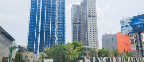 المنشأة من الخارج