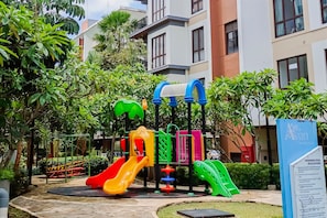 Area giochi per bambini (all'aperto)