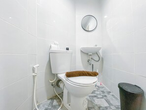 Standard Apartment | Bathroom