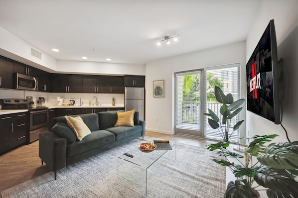 Interior - 1bdr in Hollywood - your best vacation with luxury amenities (Beverly Hills)