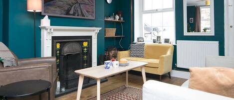 TV, fireplace