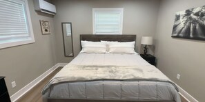 3 bedrooms, bed sheets - Cedar Lodge Retreat at Fish & Fiddle Family Resort & Extended Stay (Mountain Home)
