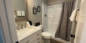 Shower - Cedar Lodge Retreat at Fish & Fiddle Family Resort & Extended Stay (Mountain Home)