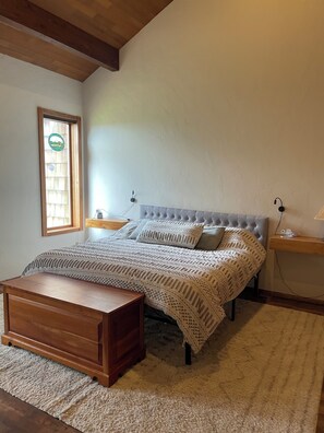 4 slaapkamers, een strijkplank/strijkijzer, wifi, beddengoed