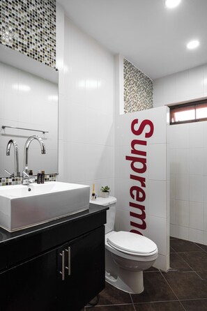 Whirlpool, Haartrockner, Bidet, Handtücher
