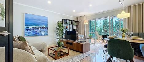 Apartment | 3 bedrooms, desk