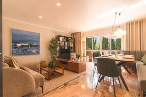 Apartment | 3 bedrooms, desk