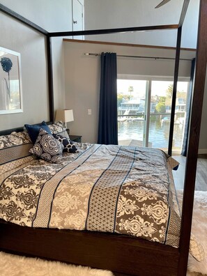 4 habitaciones, tabla de planchar con plancha, wifi y ropa de cama 