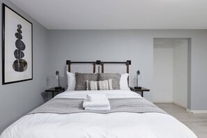 4 bedrooms, desk, iron/ironing board, free WiFi