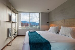 2 chambres, bureau, fer et planche à repasser, lit parapluie