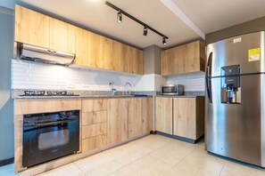 Fridge, microwave, oven, stovetop