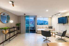 TV - Penthouse Apt Poblado, City View, Rooftop Jacuzzis (Medellín)