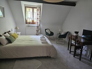 1 chambre, fer et planche à repasser, Wi-Fi, draps fournis