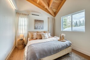 4 chambres, bureau, fer et planche à repasser, lit parapluie