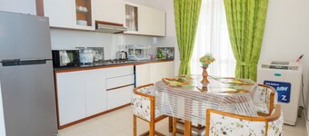 Green Retreat: 2BR Hideout