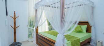 Green Retreat: 2BR Hideout