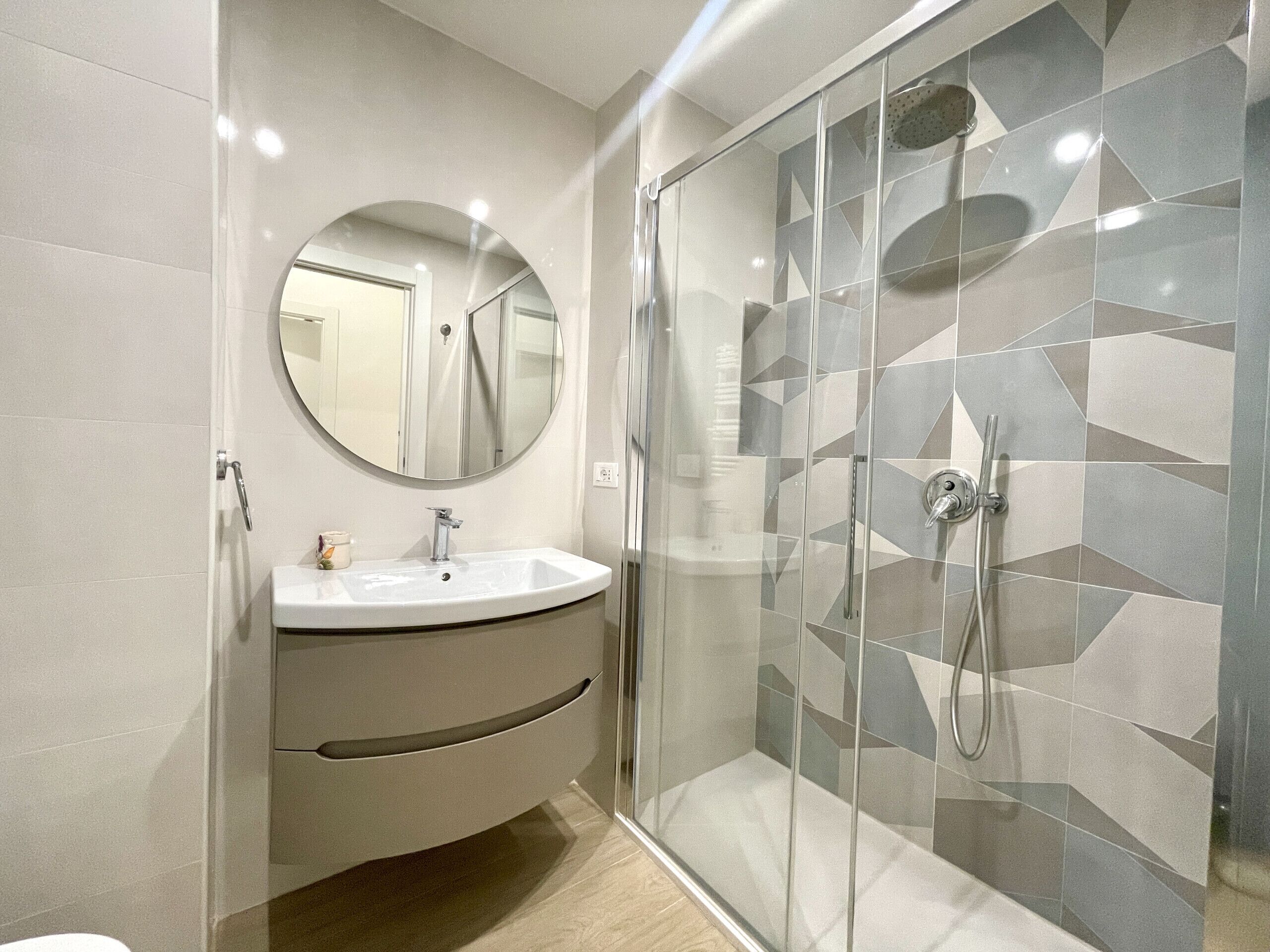 Bruser, hårtørrer, håndklæder