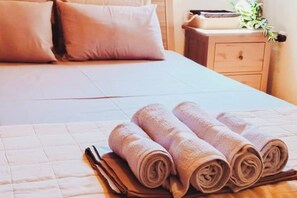 5 habitaciones, escritorio, tabla de planchar con plancha y wifi 