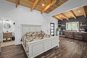 1 habitación, tabla de planchar con plancha y ropa de cama