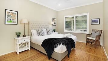 3 bedrooms, iron/ironing board, WiFi, bed sheets