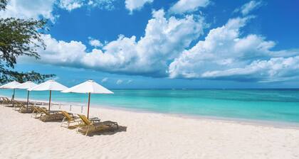 Harbour Heights #41 Seven Mile Beach, Second Floor 4 Bedroom, 3.5 Bathroom Townhouse