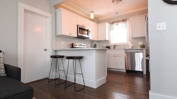 Classic Apartment, Non Smoking | Private kitchen | Full-size fridge, microwave, oven, stovetop