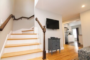 家庭公寓, 无烟房 | 起居区 | 平板电视