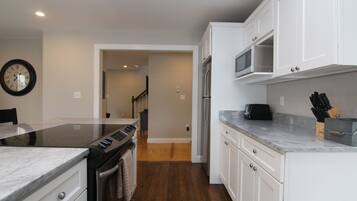 Family Apartment, Non Smoking | Private kitchen | Full-size fridge, microwave, oven, stovetop