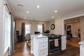 Appartement familial, non-fumeur | Cuisine privée | Réfrigérateur grande capacité avec congélateur, four à micro-ondes