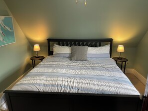 3 bedrooms, iron/ironing board, WiFi, bed sheets - Cozy south shore home close to beautiful beaches! (Cherry Hill)