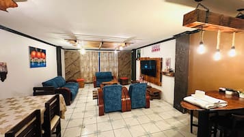 Appartement familial, animaux de compagnie acceptés | Aire de séjour