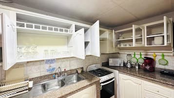 Family Apartment, Pets allowed | Private kitchen