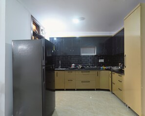 Private kitchen - Charming 1-bedroom with AC, WiFi, shared kitchen & living space in New Delhi (New Delhi)